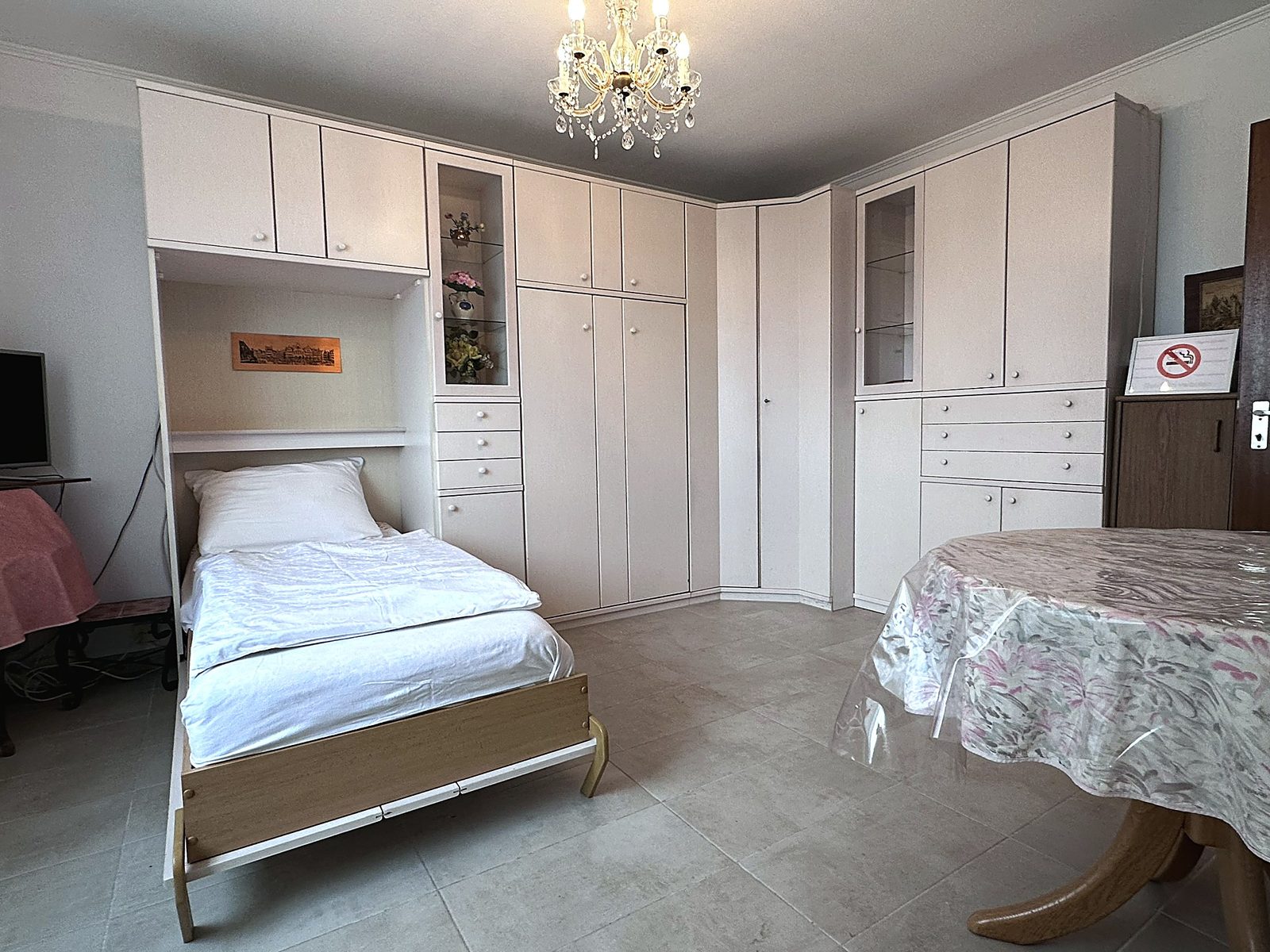 Schlafbereich mit Einzelbett – Monteurzimmer Bad Soden-Salmünster